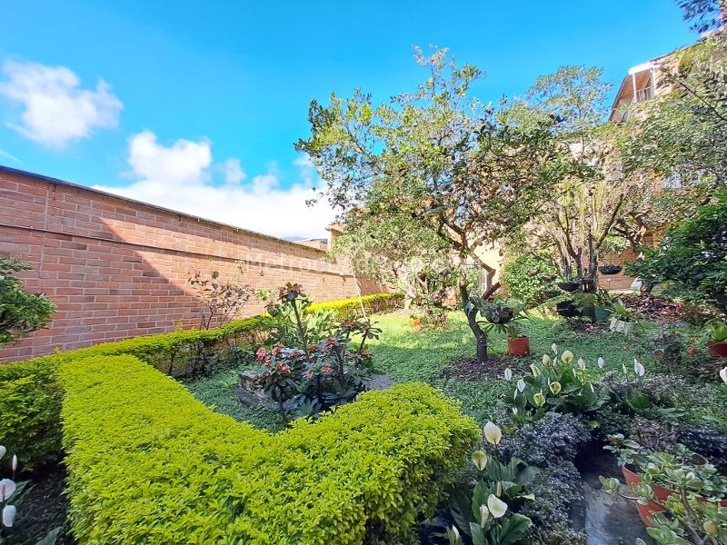 Versatile Commercial House in San Cristobal