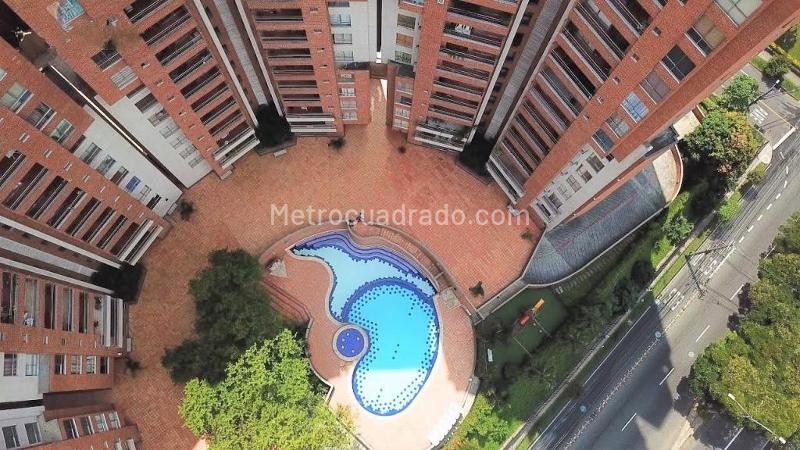 Penthouse 4BR Apartment in Quiet El Poblado