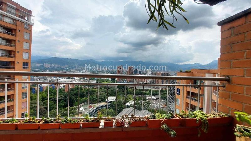 Penthouse 4BR Apartment in Quiet El Poblado - 3