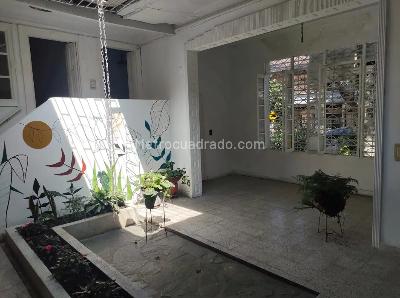 Casa de 5 alcobas en venta en Prado Centro, Medellín, 275 m² · foto 2 de 11