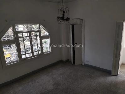 Casa de 5 alcobas en venta en Prado Centro, Medellín, 275 m² · foto 3 de 11