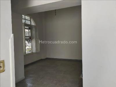 Casa de 5 alcobas en venta en Prado Centro, Medellín, 275 m² · foto 4 de 11
