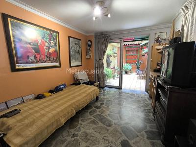 Apartamento de 3 alcobas en venta en Laureles, Medellín, 203 m² · foto 2 de 20