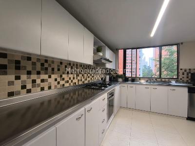 Apartamento de 4 alcobas en venta en El Poblado, Medellín, 140 m² · foto 8 de 16