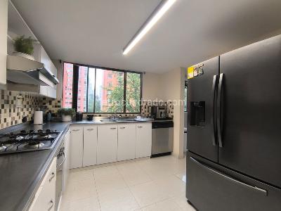Apartamento de 4 alcobas en venta en El Poblado, Medellín, 140 m² · foto 9 de 16