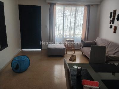 Casa de 3 alcobas en venta en Calasanz, Medellín, 105 m² · foto 3 de 16