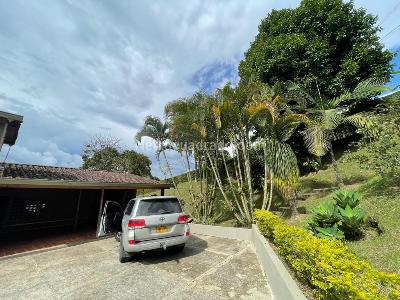 Casa de 4 alcobas en venta en Maria Auxiliadora, Sabaneta, 300 m² · foto 3 de 15