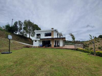 Casa de 4 alcobas en venta en Vereda Saludos, Rionegro, 370 m² · foto 3 de 13
