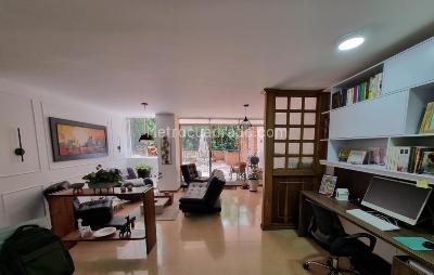 Apartamento de 3 alcobas en venta en Castropol, Medellín, 310 m² · foto 2 de 19