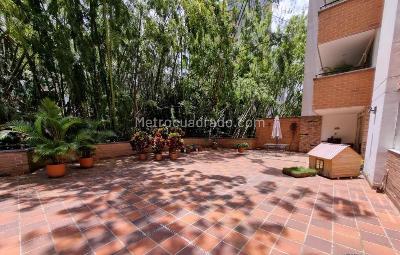 Apartamento de 3 alcobas en venta en Castropol, Medellín, 310 m² · foto 12 de 19