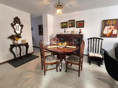 Apartamento de 4 alcobas en venta en Laureles, Medellín, 103 m² · foto 4 de 19