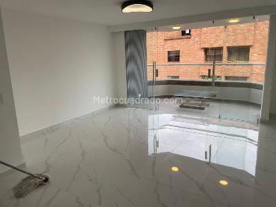 Apartamento de 3 alcobas en venta en El Poblado, Medellín, 150 m² · foto 2 de 20