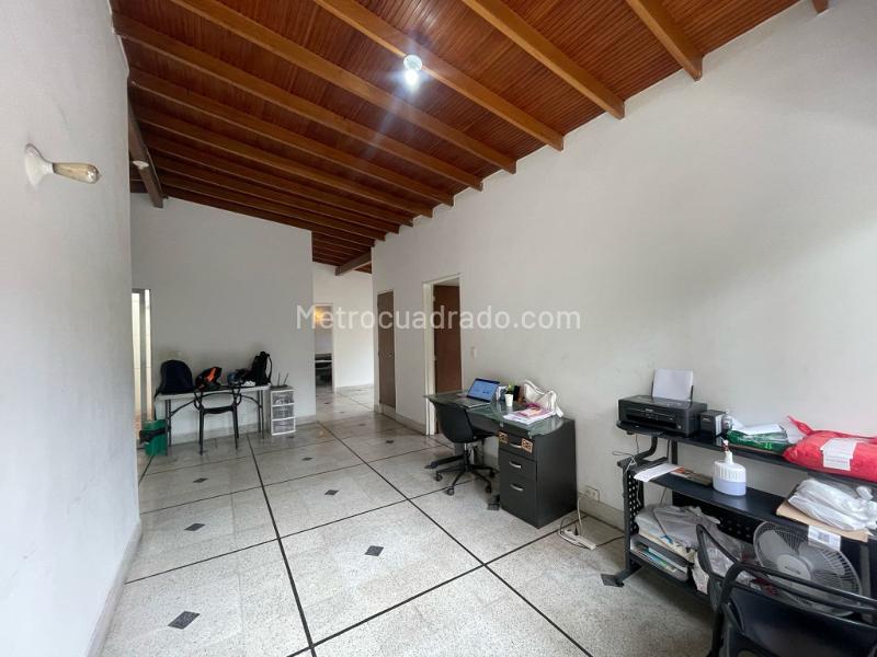 Casa de 2 Alcobas (3er piso) con 2 baños en Calasanz - 2