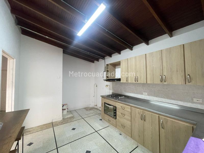 Casa de 2 Alcobas (3er piso) con 2 baños en Calasanz - 3