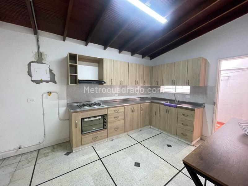 Casa de 2 Alcobas (3er piso) con 2 baños en Calasanz - 4