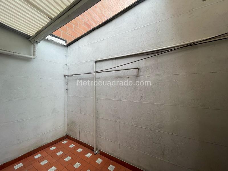 Casa de 2 Alcobas (3er piso) con 2 baños en Calasanz - 8
