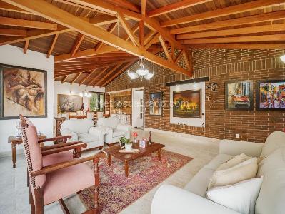 Casa de 5 alcobas en venta en Loma Del Escobero, Envigado, 407 m² · foto 3 de 20