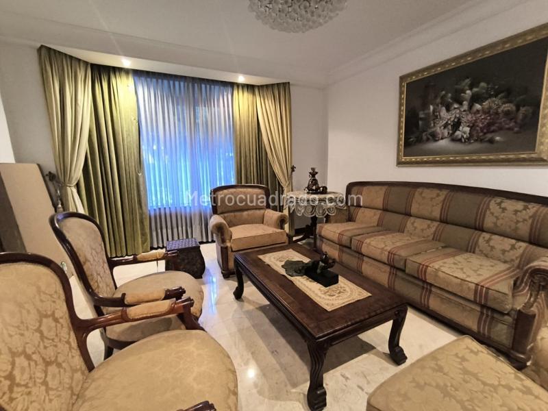 Casa Unifamiliar de 4 Alcobas y 5 Baños en Altos del Poblado - 5