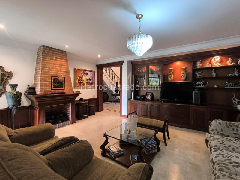 Casa Unifamiliar de 4 Alcobas y 5 Baños en Altos del Poblado - 7