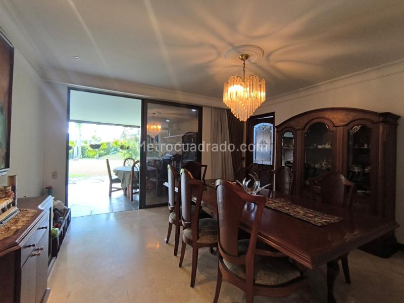 Casa Unifamiliar de 4 Alcobas y 5 Baños en Altos del Poblado - 8