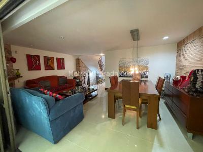 Casa de 3 alcobas en venta en Los Mesa, Envigado, 273 m² · foto 3 de 20