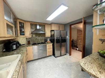 Casa de 3 alcobas en venta en Los Mesa, Envigado, 273 m² · foto 9 de 20