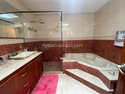 Casa de 3 alcobas en venta en Los Mesa, Envigado, 273 m² · foto 16 de 20