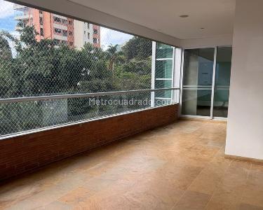 Apartamento de 3 alcobas en arriendo en Los Balsos, Medellín, 272 m² · foto 5 de 20