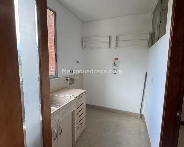 Apartamento de 3 alcobas en arriendo en Los Balsos, Medellín, 272 m² · foto 11 de 20
