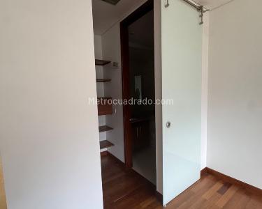 Apartamento de 3 alcobas en arriendo en Los Balsos, Medellín, 272 m² · foto 16 de 20