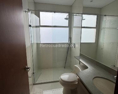 Apartamento de 3 alcobas en arriendo en Los Balsos, Medellín, 272 m² · foto 19 de 20