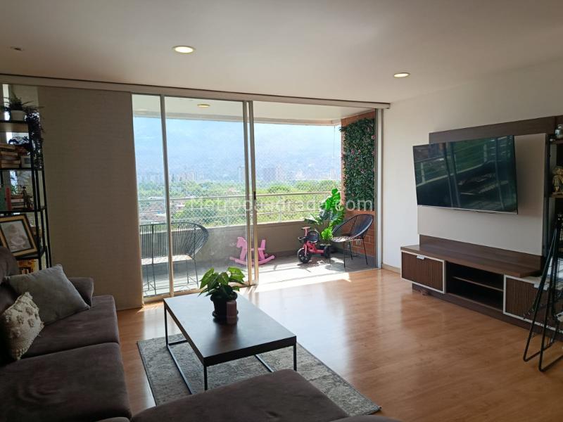 Apartamento Amoblado de 4 Alcobas en Arriendo en Carlos E Restrepo - 3