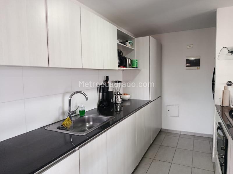 Apartamento Amoblado de 4 Alcobas en Arriendo en Carlos E Restrepo - 4