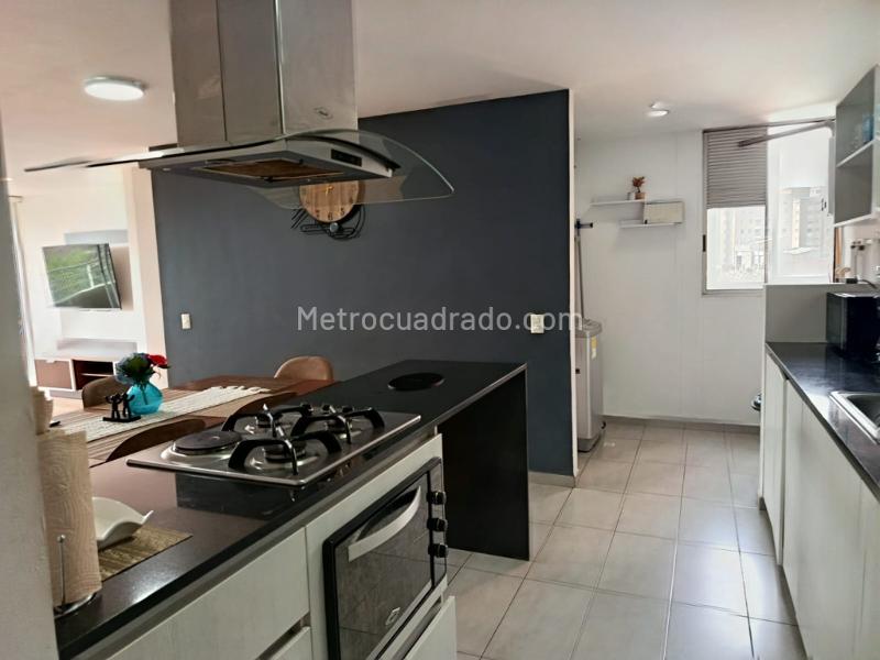 Apartamento Amoblado de 4 Alcobas en Arriendo en Carlos E Restrepo - 9
