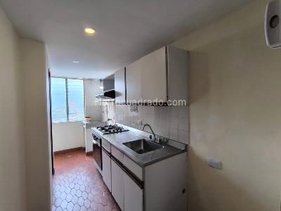Apartamento de 3 alcobas en venta en El Poblado, Medellín, 78 m² · foto 8 de 18