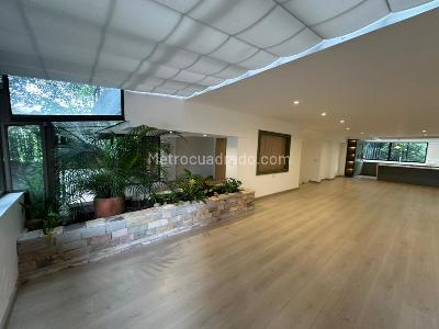 Apartamento en venta en El Poblado, Medellín · foto 2 de 20