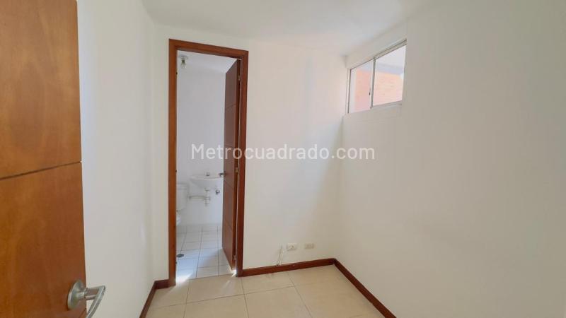 3BR Apartment in El Poblado with Balcony and Double Parking - 3