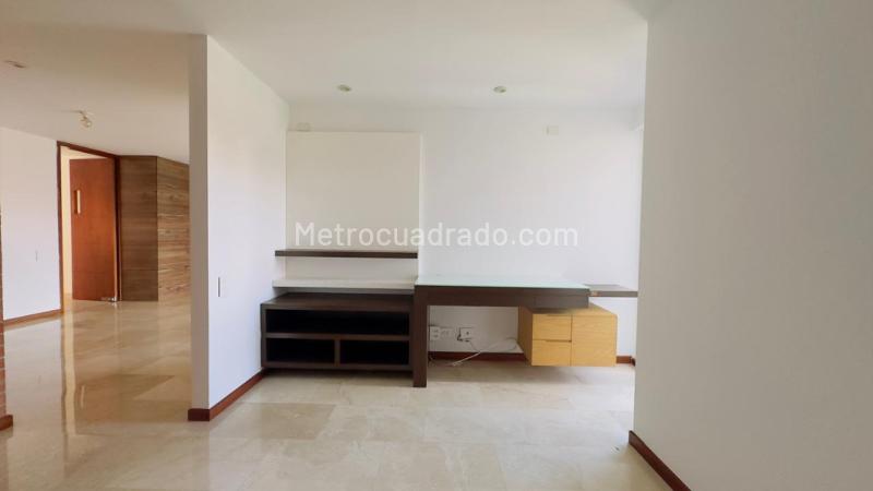 3BR Apartment in El Poblado with Balcony and Double Parking - 4