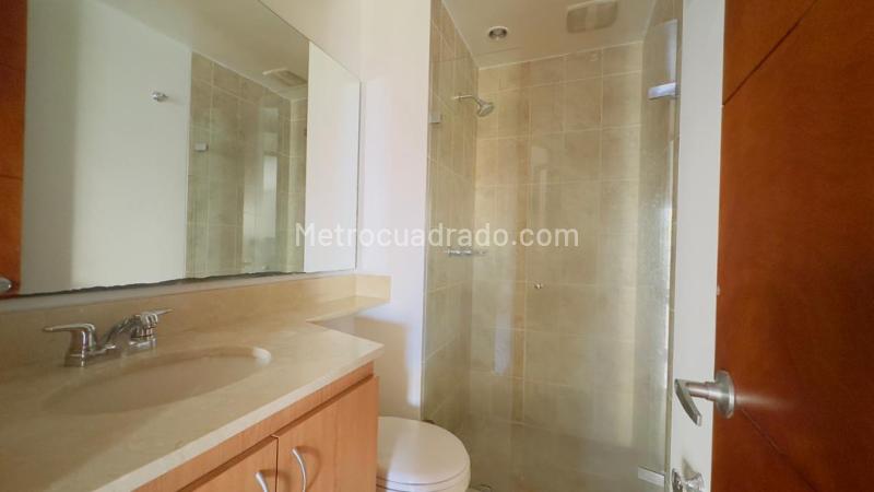 3BR Apartment in El Poblado with Balcony and Double Parking - 7