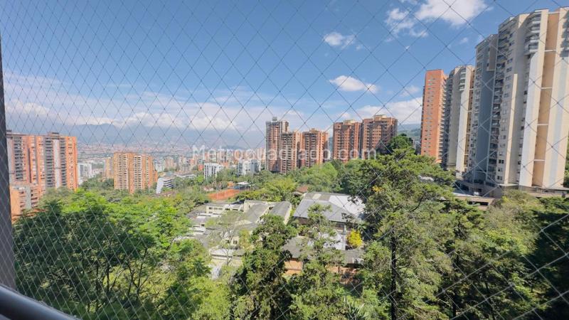 3BR Apartment in El Poblado with Balcony and Double Parking - 9