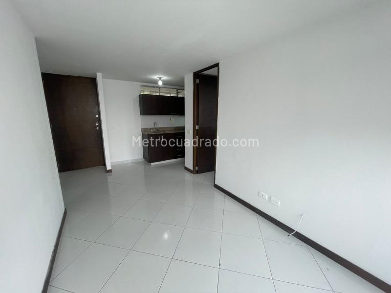 2BR Apartment with Balcony and Private Security in San Diego - 4