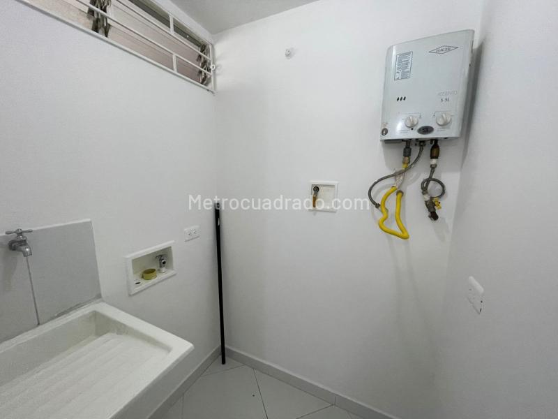 2BR Apartment with Balcony and Private Security in San Diego - 5