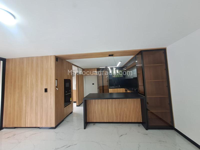 Apartamento Exclusivo de 4 Alcobas en El Poblado - 2