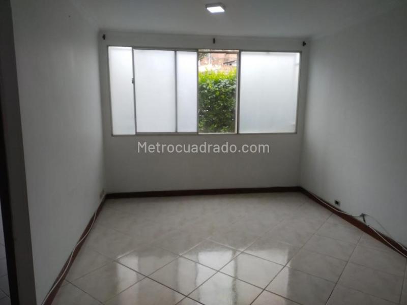 Centrally Located 2BR Apartment in Belen La Palma - 3