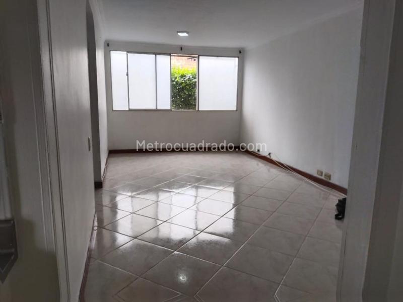 Centrally Located 2BR Apartment in Belen La Palma - 4