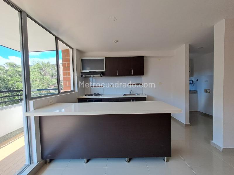 Elegant 3BR Apartment in Belen La Mota - 3