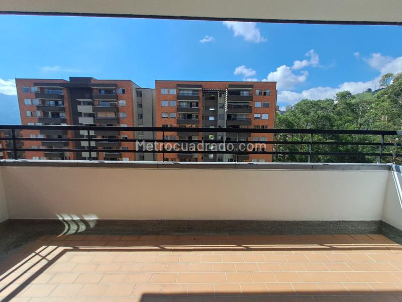 Elegant 3BR Apartment in Belen La Mota - 7