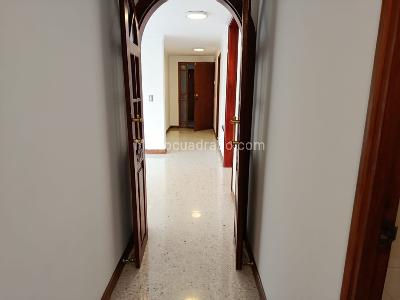 Apartamento de 4 alcobas en arriendo en Castropol, Medellín, 110 m² · foto 3 de 20