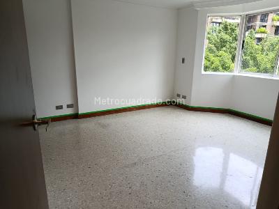 Apartamento de 4 alcobas en arriendo en Castropol, Medellín, 110 m² · foto 8 de 20