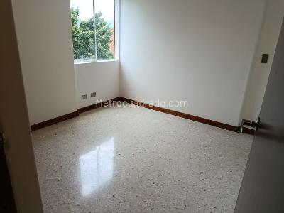 Apartamento de 4 alcobas en arriendo en Castropol, Medellín, 110 m² · foto 10 de 20